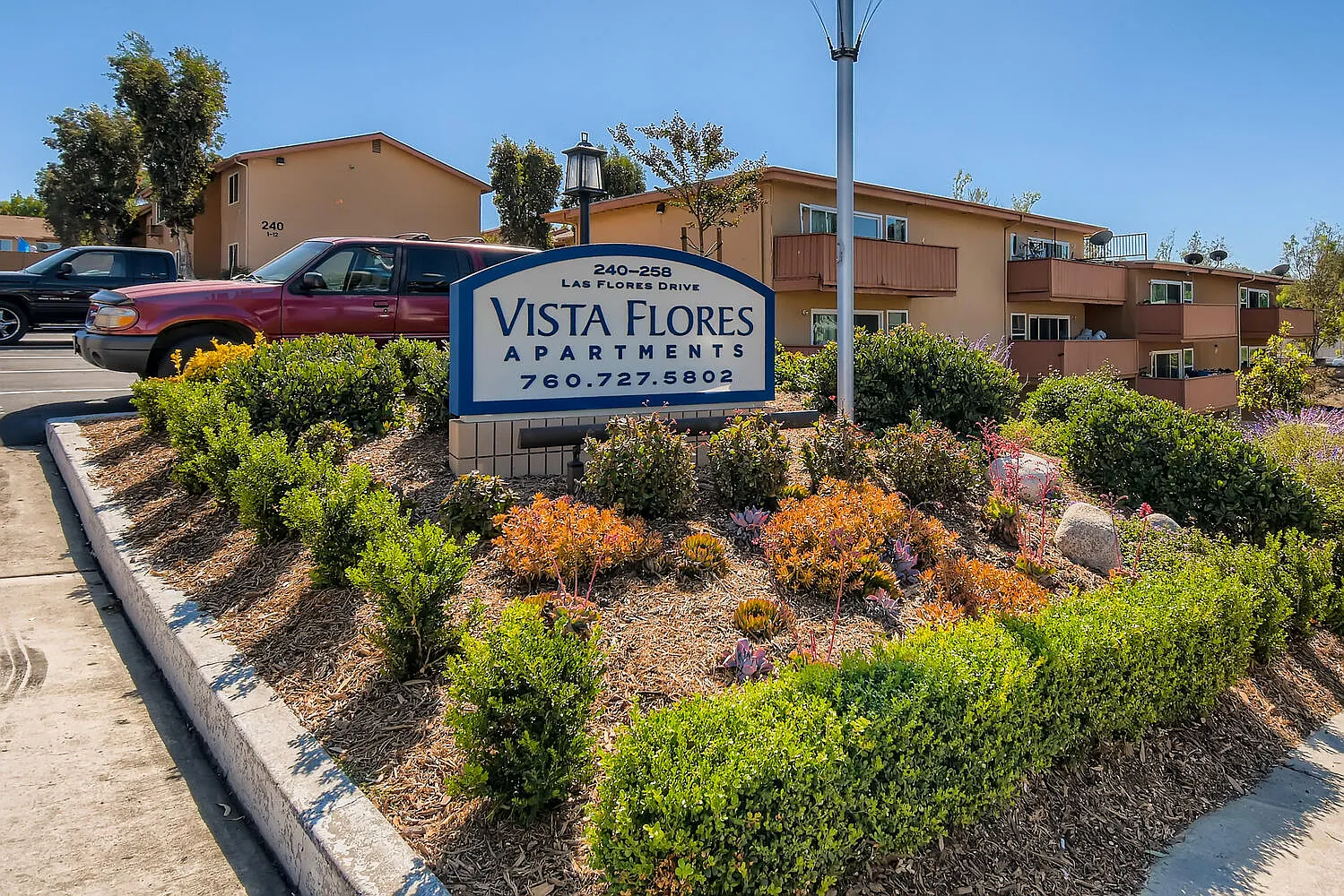 Vista Flores Apartments — Photo 2