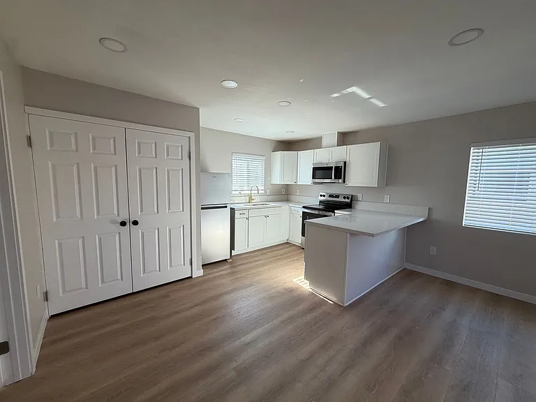 3592 Timothy Way — Photo 3