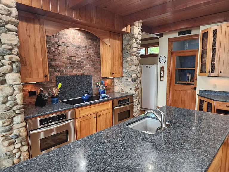 16946 Belle Isle Dr — Photo 11