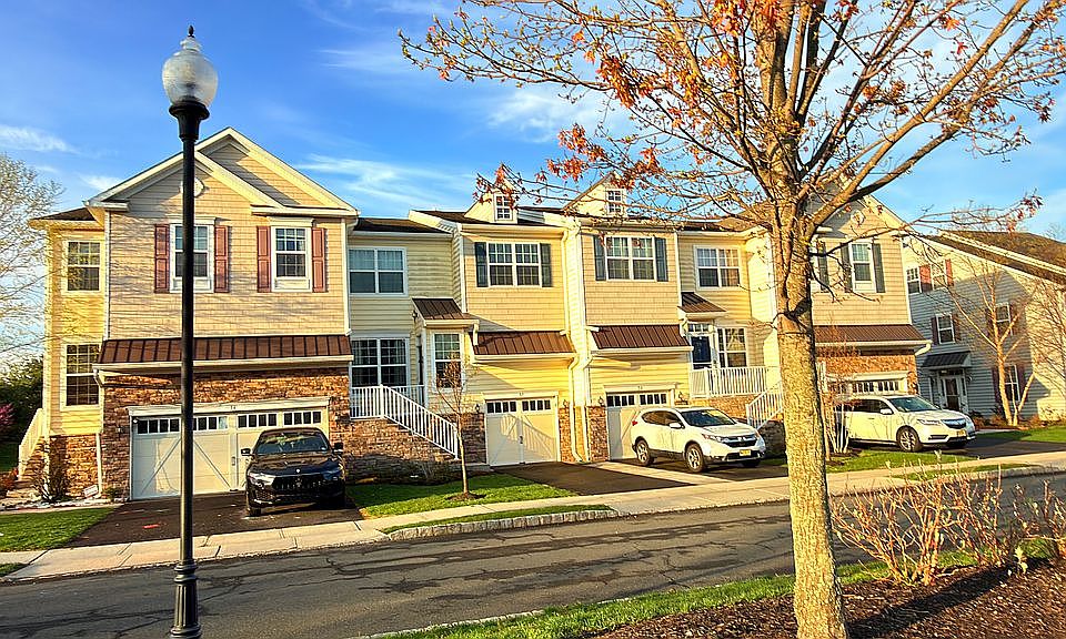 1st image of 32 Morris Ln