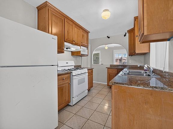 5th image of 130 E 7th St