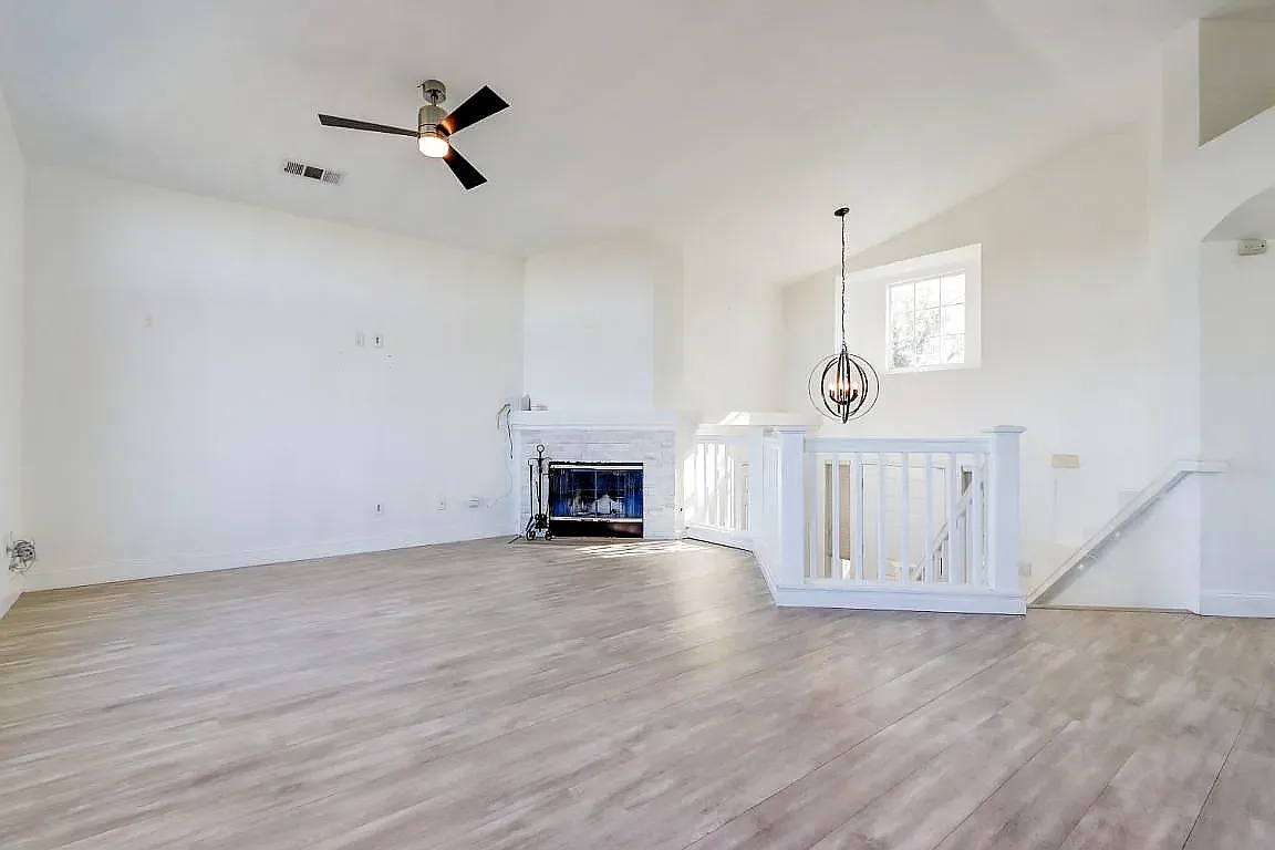 4 bed, 2.5 bath, 1600 sqft, $4,250 — Photo 2