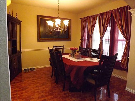 5th image of 818 Ambrose Ct