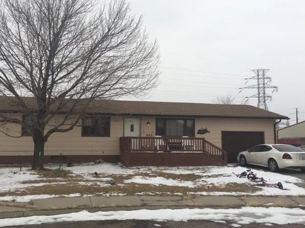 1225 Kiowa Ct, Gering, NE 69341