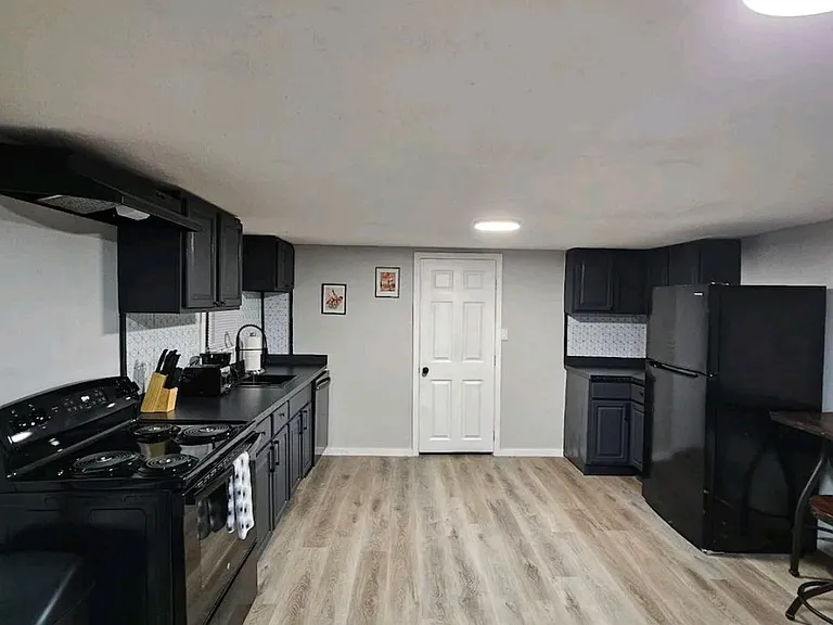 227 W Washington Ave — Photo 13
