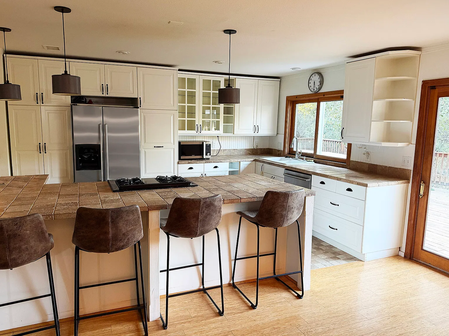 4 bed, 1900 sqft, $6,100 — Photo 4