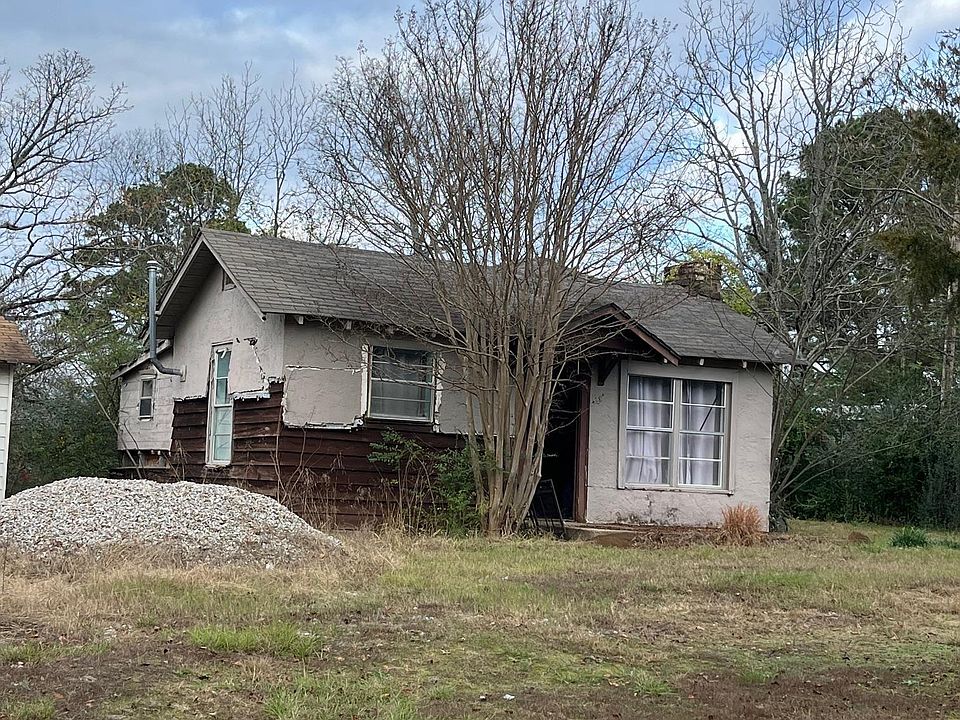 2nd image of 330 Lakeshore Dr
