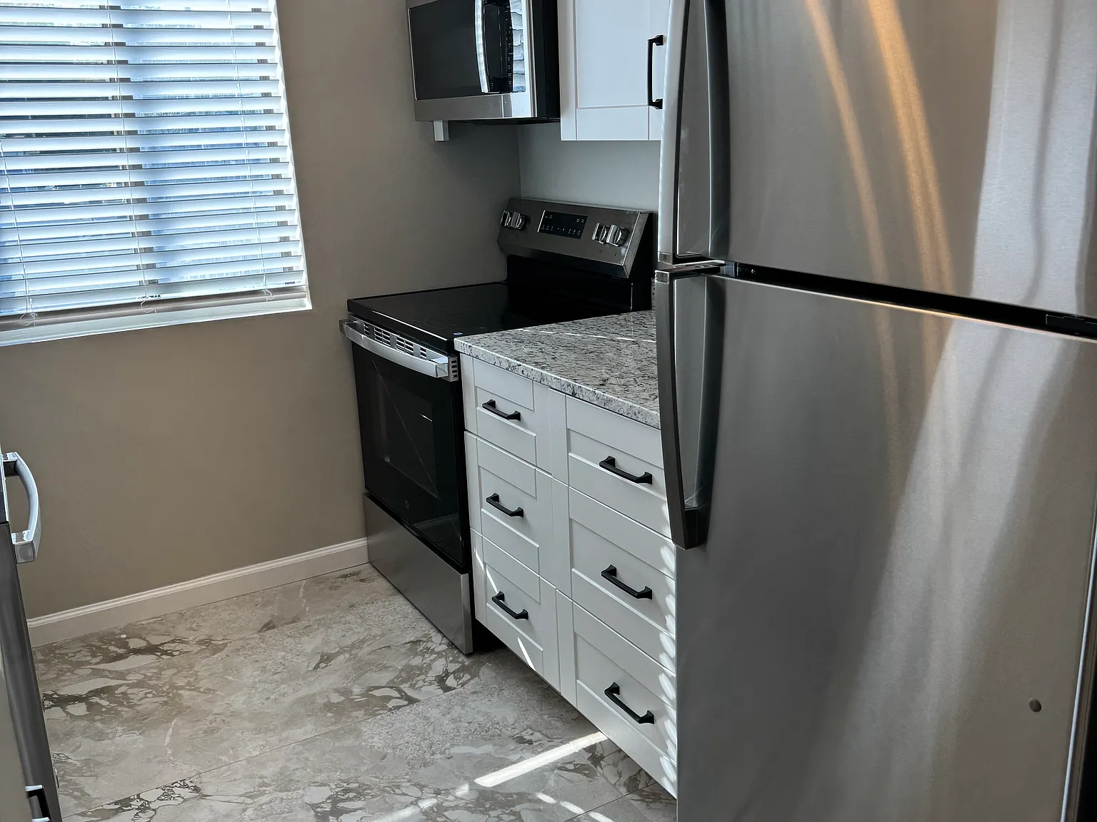 2 bed, 800 sqft, $2,600 — Photo 3