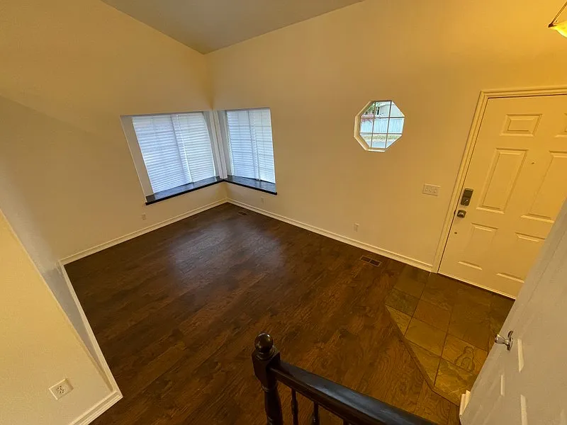 Beautiful 4 Bedroom 3.5 Bath in Sandy — Photo 3