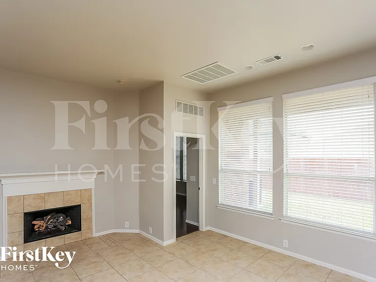 2744 Cedar Ridge Ln — Photo 2
