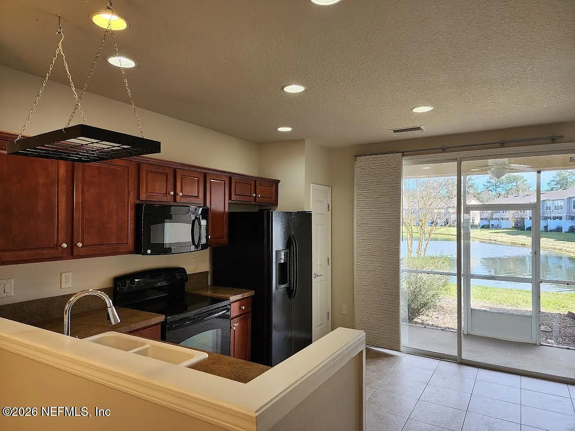 2 bed, 2.5 bath, 1248 sqft, $1,875 — Photo 4