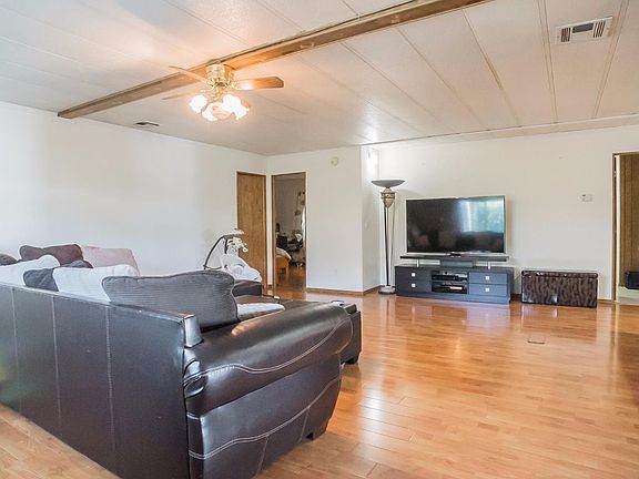 3rd image of 2742 Whispering Hills Dr