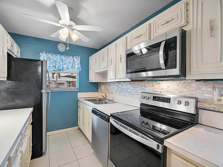 212 High Point Ter W #A — Photo 12