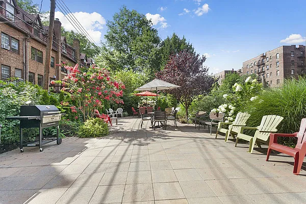 Sold by Metro Garden Realty NYC | media 32