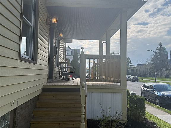 3rd image of 838 Ashland Ave