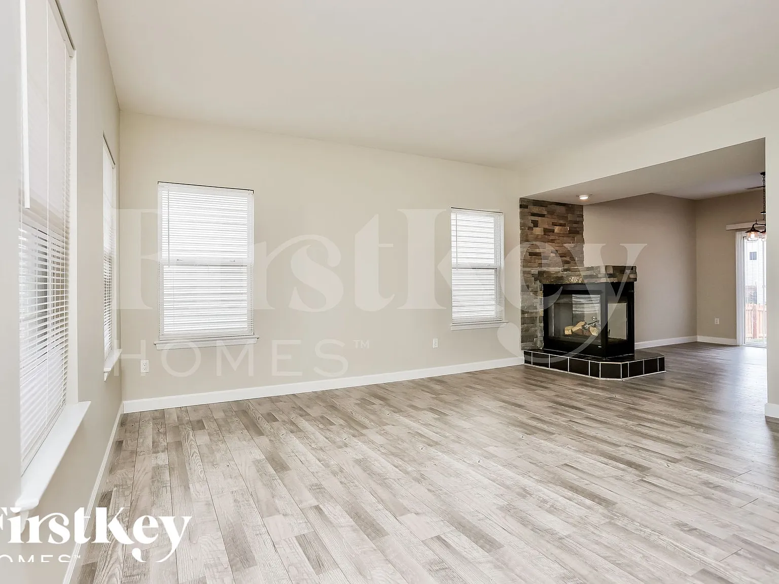 5 bed, 2.5 bath, 2332 sqft, $2,940 — Photo 3