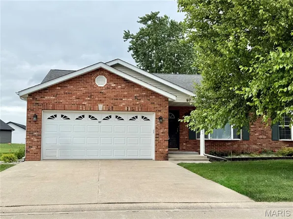 97 Parkside Dr, Bethalto, IL 62010