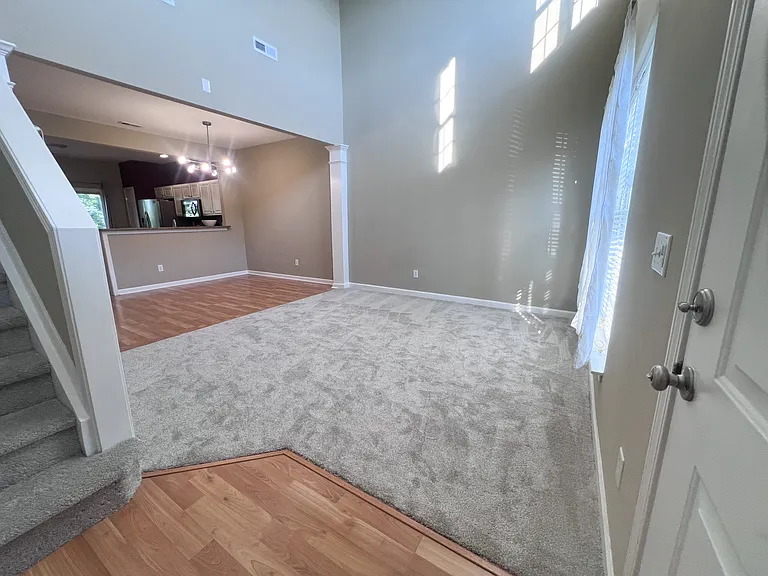 302 Mannington Dr — Photo 3