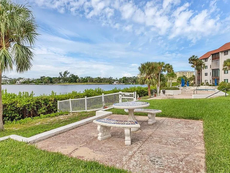 1640 Stickney Point Rd #40-101 — Photo 33