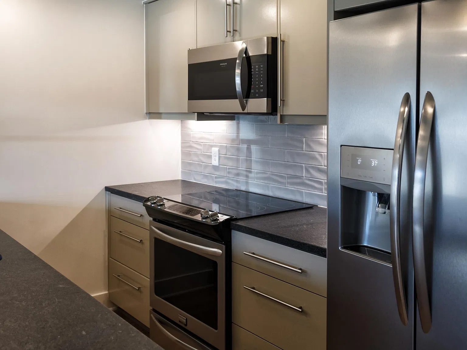 4 bed, 1800 sqft, $3,600 — Photo 3