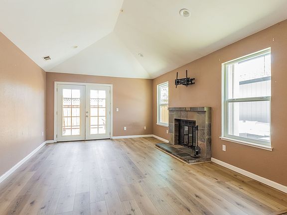 2nd image of 2048 Pinercrest Dr
