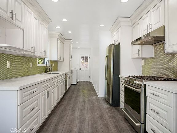 5th image of 21823 Providencia St
