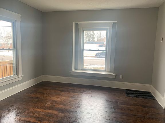 3rd image of 287 5th St NE