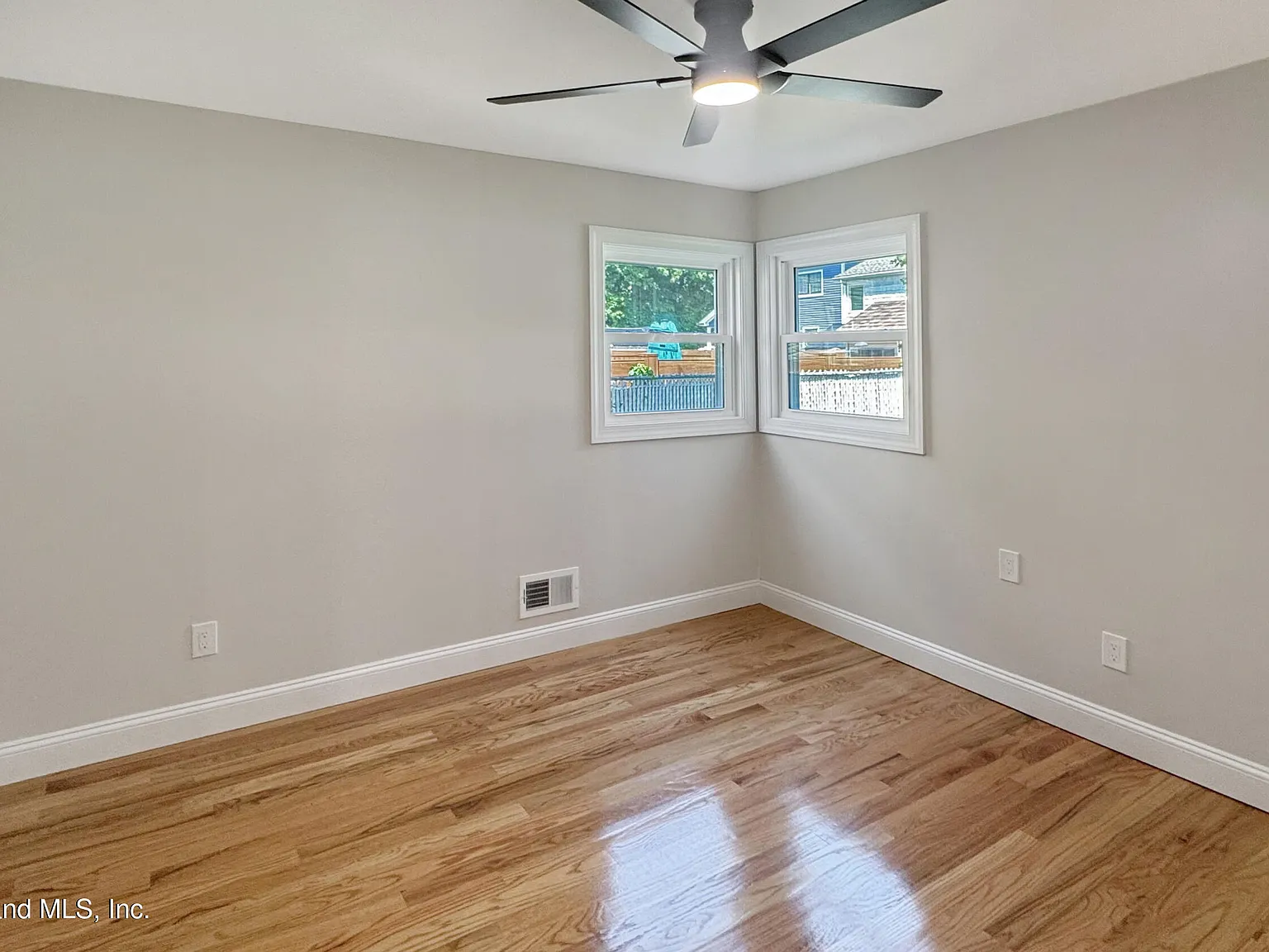 3 bed, 1.0 bath, 1904 sqft, $3,500 — Photo 4
