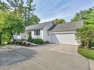 691 Grand View Ln, Aurora, OH 44202