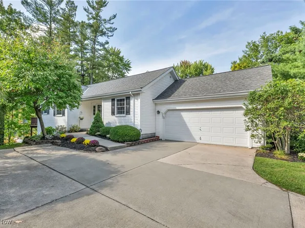 691 Grand View Ln, Aurora, OH 44202