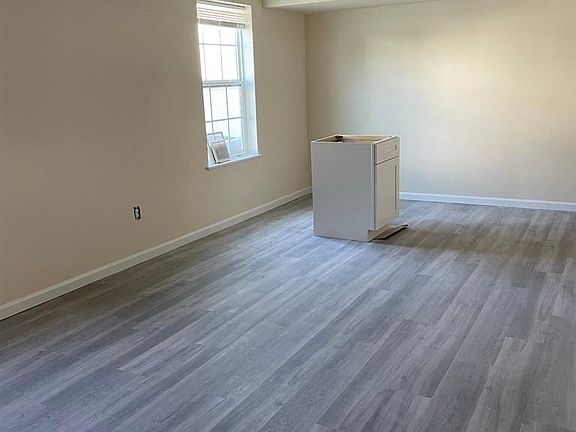 3rd image of 212 Mia Dr