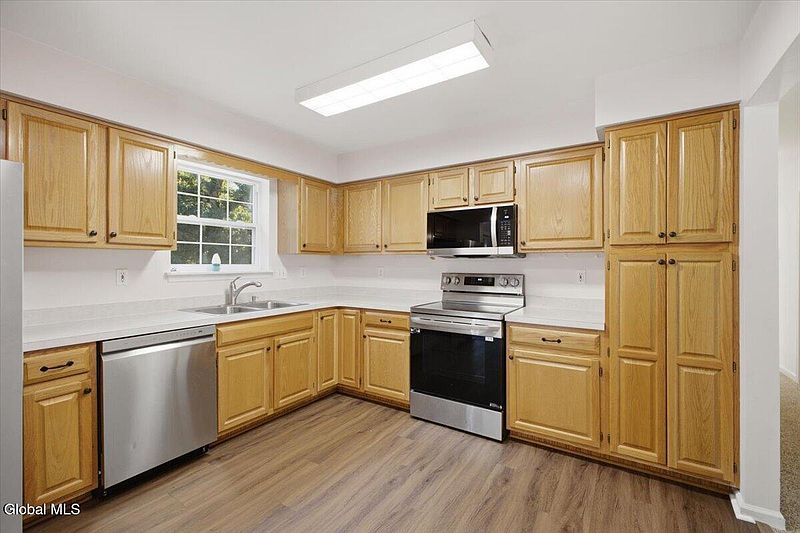 3rd image of 315 Consaul Road