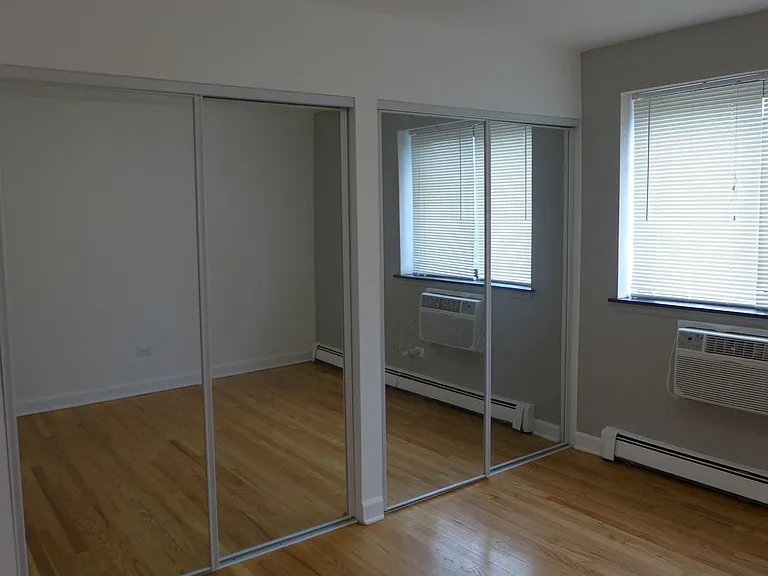 Foster Beach Apartments — Photo 37