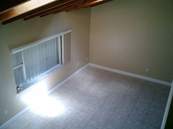 4th image of 1686 Sunrise Blvd