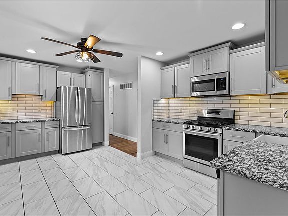 3rd image of 2515 Mockingbird Ln