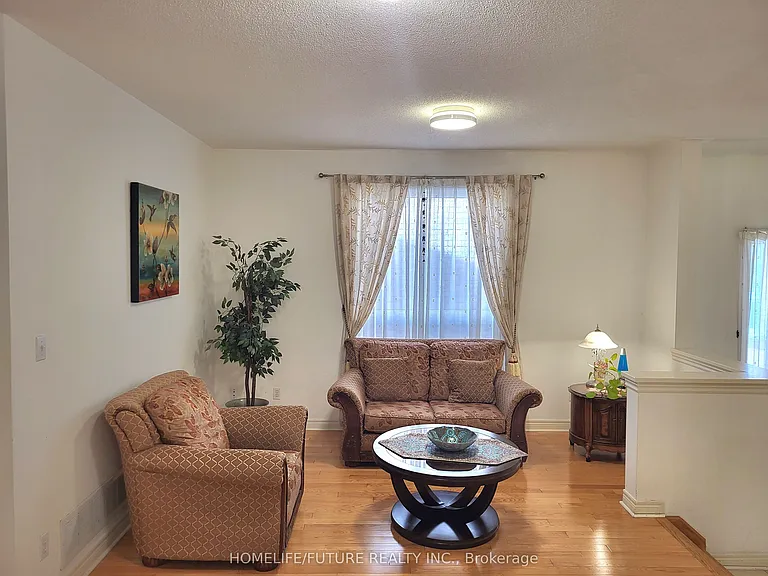 72 Sharon Lee Dr — Photo 3