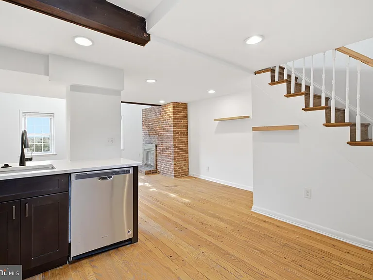 747 S 2nd St #Penthouse 00-3F — Photo 6
