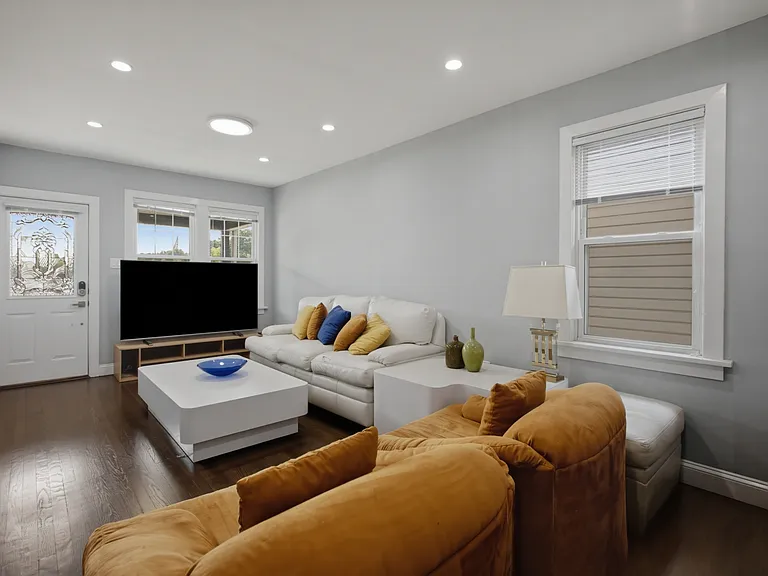 2430 N Normandy Ave #1 — Photo 2