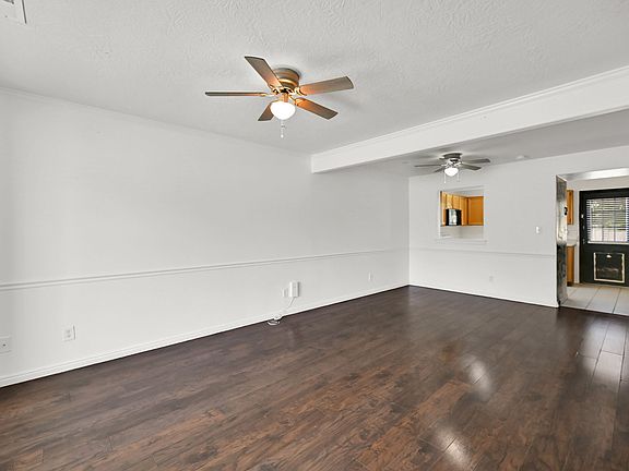 3rd image of 928 N Independence Ave