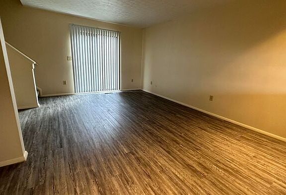 3rd image of 129 Orchard Dr #B