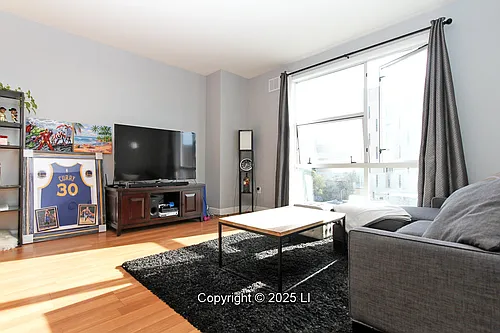 585 9th St Photo 1