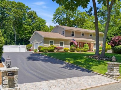 1 Regal Court, Saint James, NY, 11780