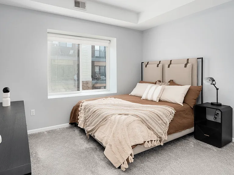 42 West Apartments — Photo 10