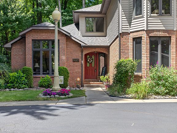 3rd image of 5025 Firethorne Dr