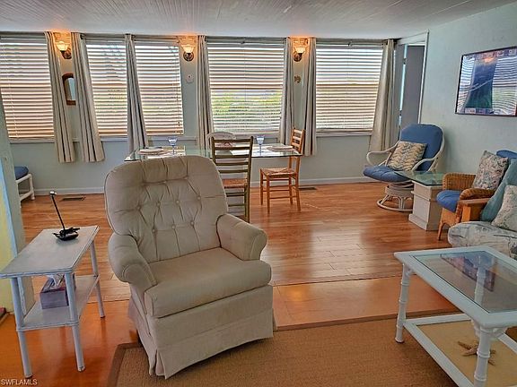5th image of 64 Oyster Bay Ln