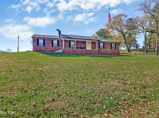 106 Lucky Ln, Harriman, TN 37748