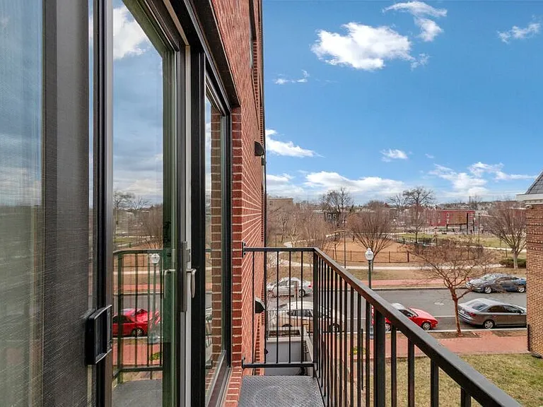 205 V St NW #201 — Photo 23