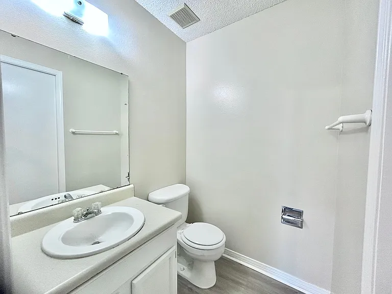 9345 Chisholm Rd #J3 — Photo 7