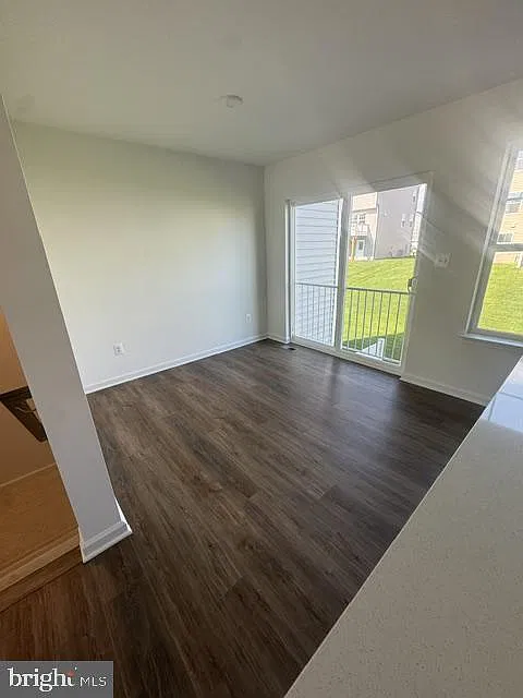3 bed, 3.5 bath, 1650 sqft, $2,200 — Photo 4