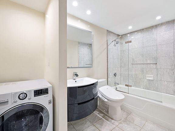 5th image of 295 Greenwich St APT 7L